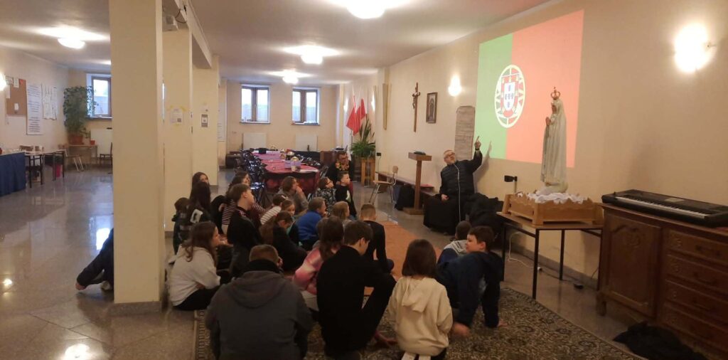 Półkolonie „Maryja prowadzi nas przez świat” – dzień 2 – Fatima
