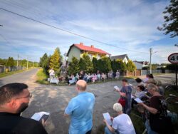 Modlitwa przy kapliczce Matki Bożej na Lublinku – 21.06.2026 – Parafia Najświętszej Eucharystii w Łodzi