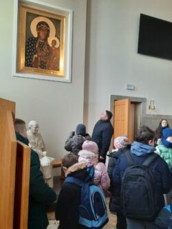 Półkolonie „Maryja prowadzi nas przez świat” – dzień 1 – Parafia Najświętszej Eucharystii w Łodzi