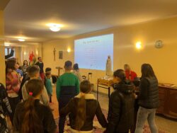 Półkolonie „Maryja prowadzi nas przez świat” – dzień 2 – Fatima – Parafia Najświętszej Eucharystii w Łodzi