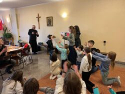 Półkolonie „Maryja prowadzi nas przez świat” – dzień 2 – Fatima – Parafia Najświętszej Eucharystii w Łodzi
